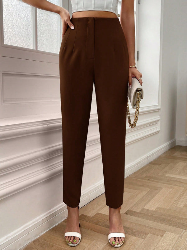 Pantalones solidos con corte conico