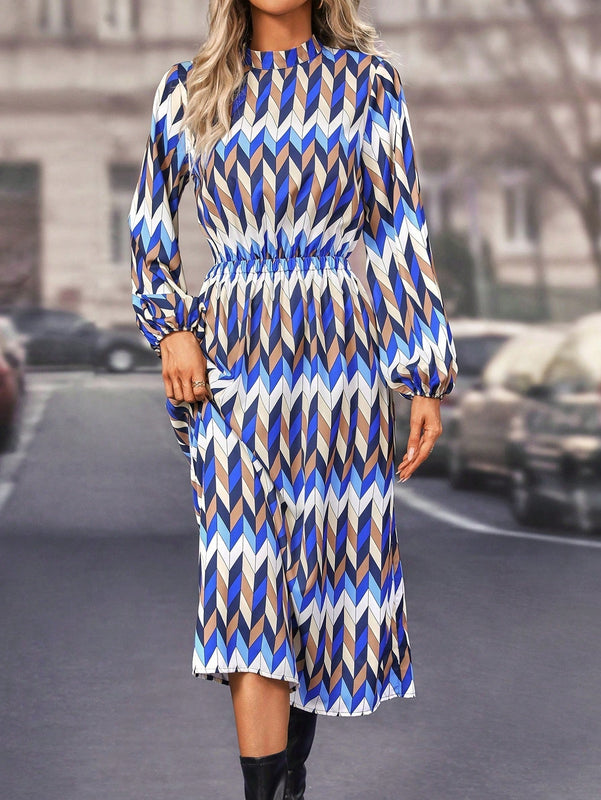 Vestido con mangas farol y estampado de chevron