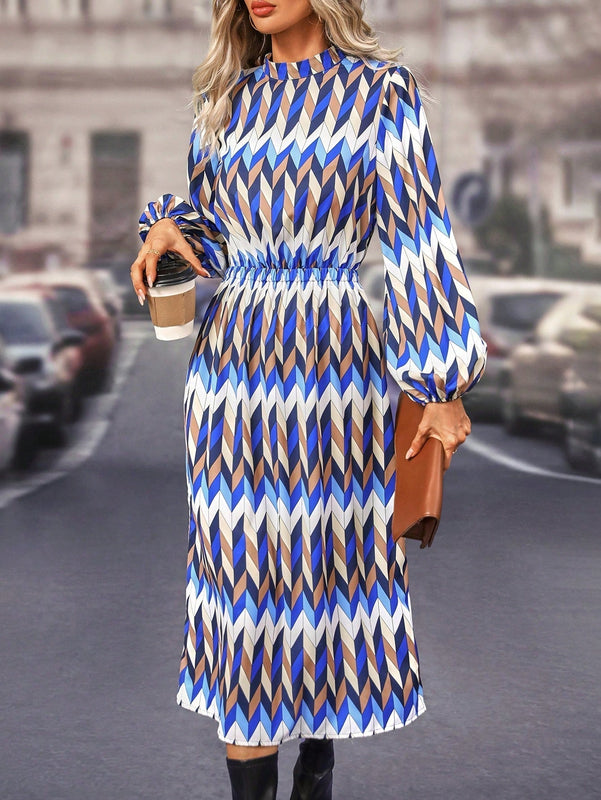 Vestido con mangas farol y estampado de chevron