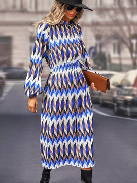 Vestido con mangas farol y estampado de chevron