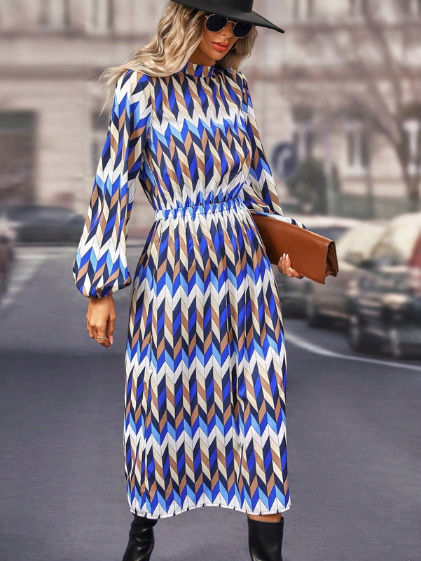 Vestido con mangas farol y estampado de chevron