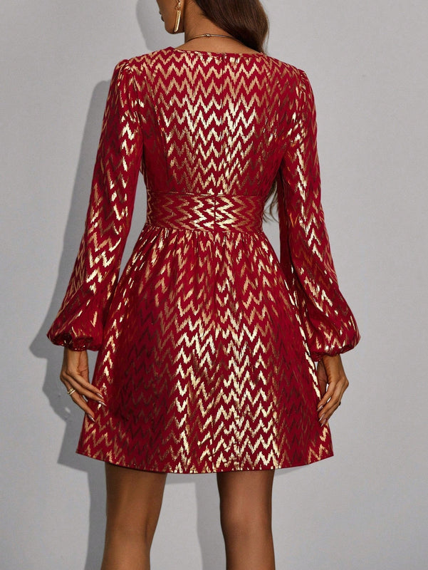 Prive Vestido dorado con estampado geometrico de manga farol