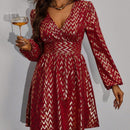 Prive Vestido dorado con estampado geometrico de manga farol