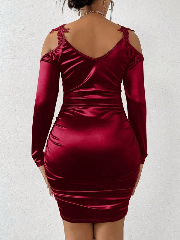 SXY Vestido con diseno aplique de hombros descubiertos fruncido lateral