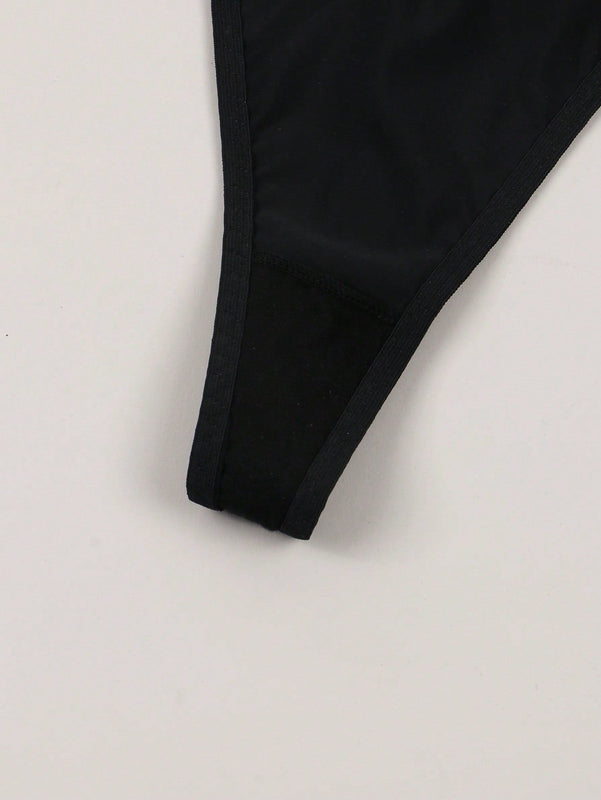 Tanga para senoras sexy y sencilla con decoracion metalica y patron impreso de letras