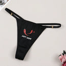 Tanga para senoras sexy y sencilla con decoracion metalica y patron impreso de letras