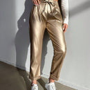 Pantalones largos de tela metalica con nudo frontal para mujer