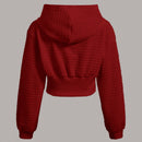 Ezwear capucha crop con slogan con parche con cordon delantero de hombros caidos