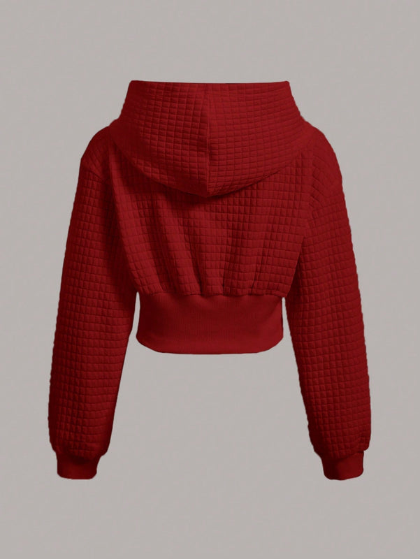 Ezwear capucha crop con slogan con parche con cordon delantero de hombros caidos