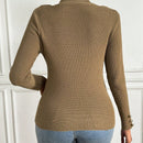 Essnce Camisa Con Cuello Alto En Color Cafe