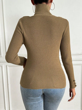 Essnce Camisa Con Cuello Alto En Color Cafe
