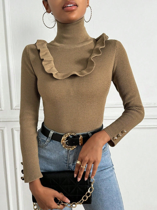 Essnce Camisa Con Cuello Alto En Color Cafe