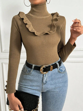 Essnce Camisa Con Cuello Alto En Color Cafe