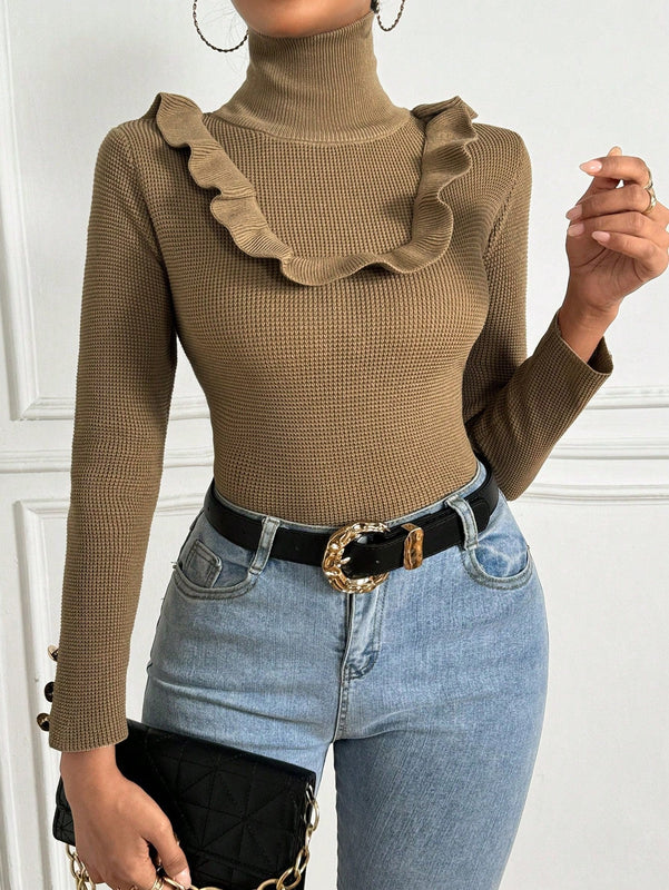 Essnce Camisa Con Cuello Alto En Color Cafe