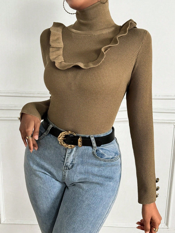 Essnce Camisa Con Cuello Alto En Color Cafe