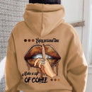 Icon sudadera con capucha termica con bolsillo tipo canguro, cordon y grafico de eslogan y labios, disfruta de tu tiempo personal, por favor manten la voz baja, hazte una taza de cafe