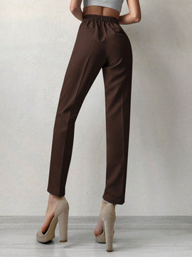 Pantalones cortados rectos de color solido con detalles de botones para mujeres