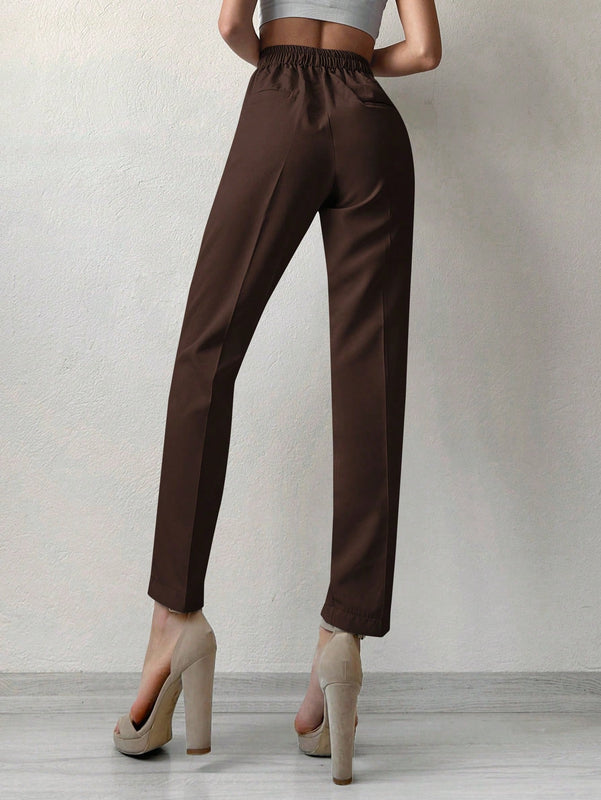 Pantalones cortados rectos de color solido con detalles de botones para mujeres