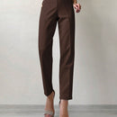 Pantalones cortados rectos de color solido con detalles de botones para mujeres