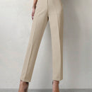 Pantalones cortados rectos de color solido con detalles de botones para mujeres