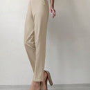 Pantalones cortados rectos de color solido con detalles de botones para mujeres
