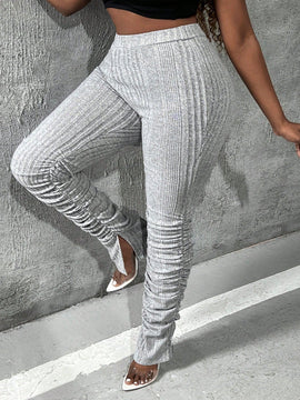 Pantalones Ajustados Con Detalles Plisados Y Dobladillo Con Abertura