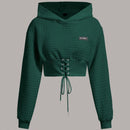 Ezwear capucha crop con slogan con parche con cordon delantero de hombros caidos