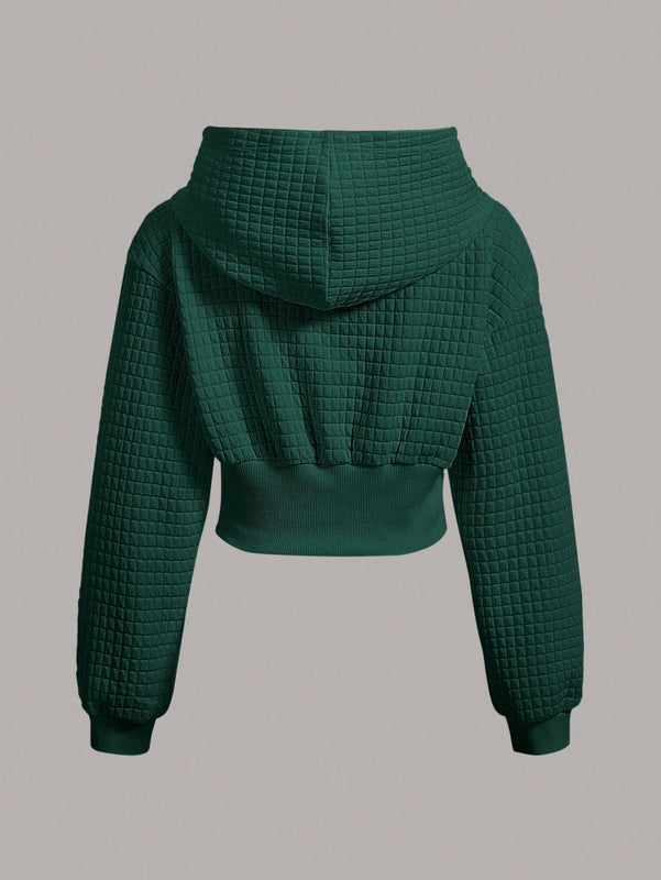 Ezwear capucha crop con slogan con parche con cordon delantero de hombros caidos