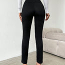 Pantalones ajustados de talle alto con diseno de boton
