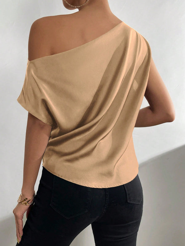 Prive Blusa unicolor de cuello asimetrico fruncido de saten