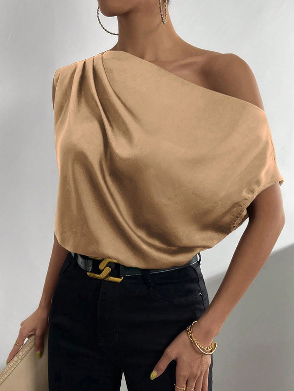 Prive Blusa unicolor de cuello asimetrico fruncido de saten