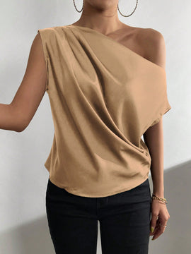 Prive Blusa unicolor de cuello asimetrico fruncido de saten