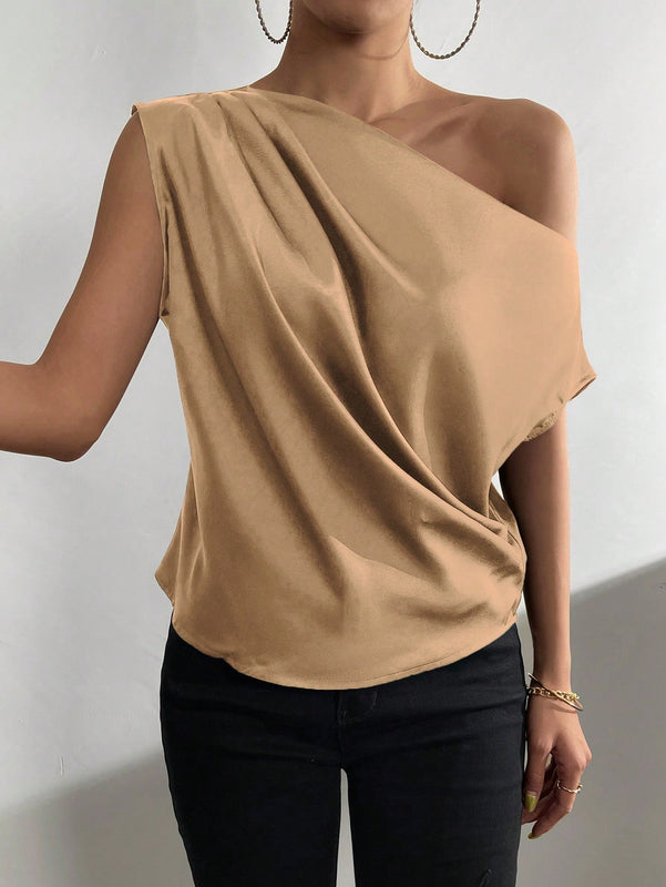 Prive Blusa unicolor de cuello asimetrico fruncido de saten