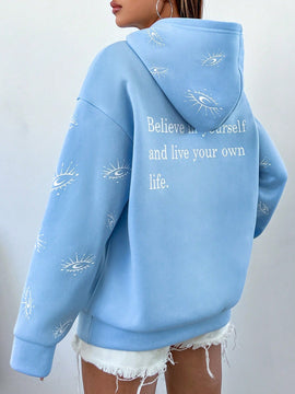 Moosta capucha con estampado de slogan de hombros caidos con forro termico