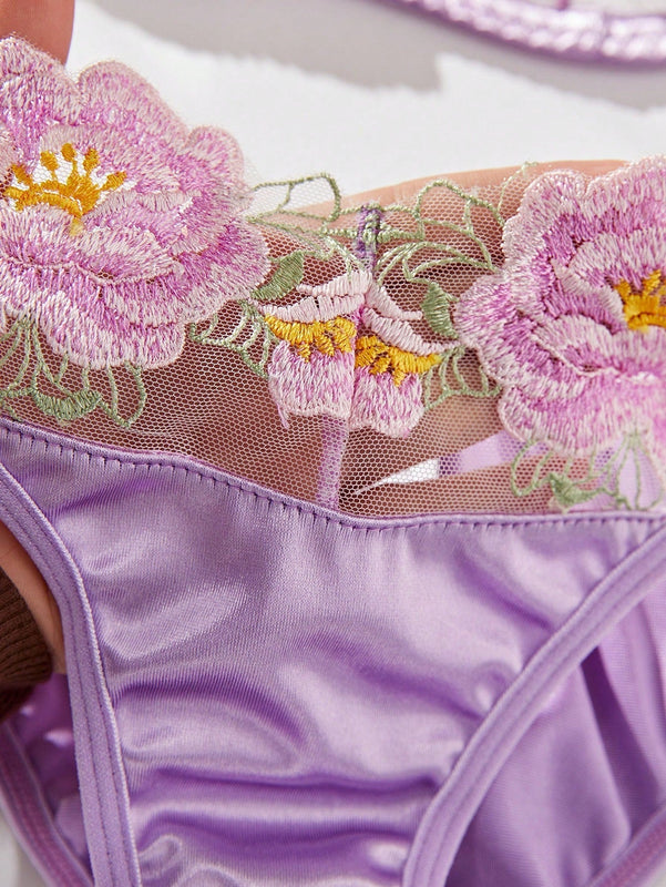Conjunto De Lenceria Para Mujer Con Bordado Floral De Malla