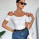Camiseta De Mujer De Verano Casual Fuera Del Hombro Con Hebilla Metalica Decorativa, Hueca Con Diseno Bordado