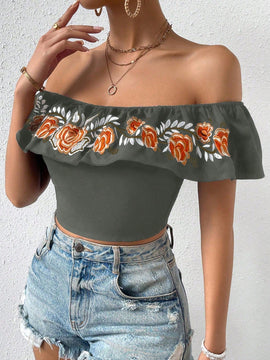 Prive Blusa Ajustada Con Hombros Descubiertos Bordada Con Flores Y Ribete De Volantes
