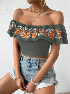 Prive Blusa Ajustada Con Hombros Descubiertos Bordada Con Flores Y Ribete De Volantes