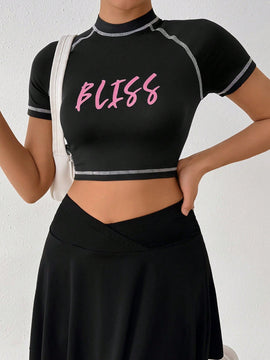 Camiseta Corta Con Impresion De Letras Y Ribete De Contraste