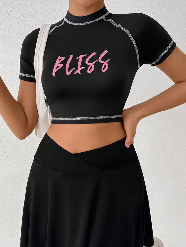 Camiseta Corta Con Impresion De Letras Y Ribete De Contraste