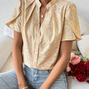 Camisa Corta De Manga Corta Con Petalos Estampados En Dorado Para Mujeres