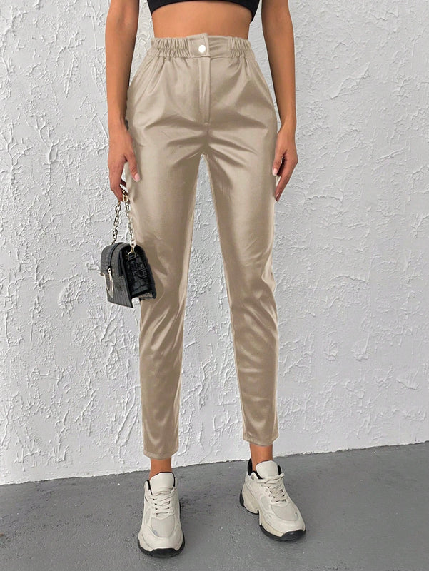 Pantalones conicos casuales con diseno de botones de color liso