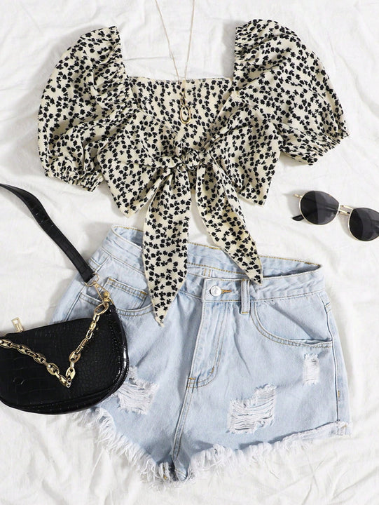 Essnce Top corto floral con cordon delantero de manga farol