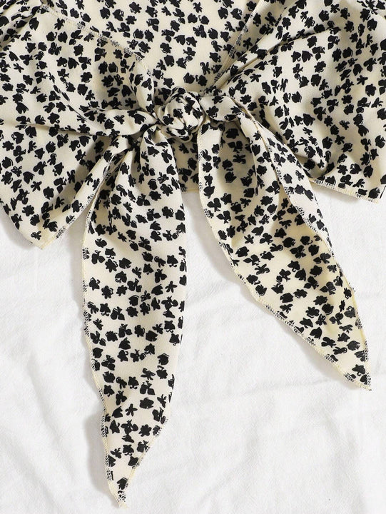 Essnce Top corto floral con cordon delantero de manga farol