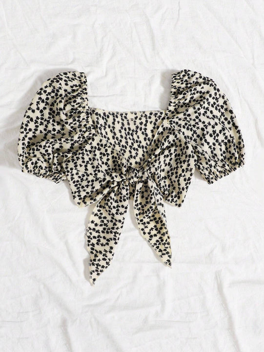 Essnce Top corto floral con cordon delantero de manga farol