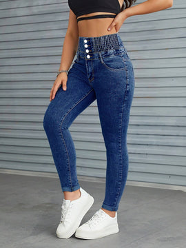 Jeans ajustados con boton
