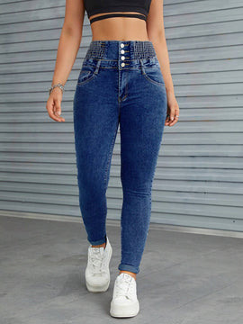 Jeans ajustados con boton