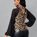 Lady Top con estampado de leopardo de malla en contraste de manga farol de cuello alto