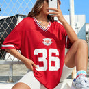 Camiseta Roja Con Cuello En V Y Estampado De Peine