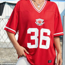Camiseta Roja Con Cuello En V Y Estampado De Peine
